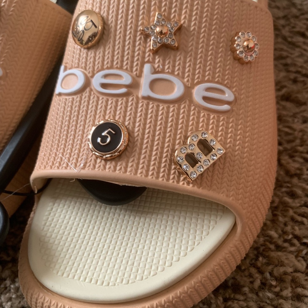 ☀️2 for $35☀️ NWT Bebe Beige Slide Sandals with Gold Embellishments Size 7 - Picture 2 of 5
